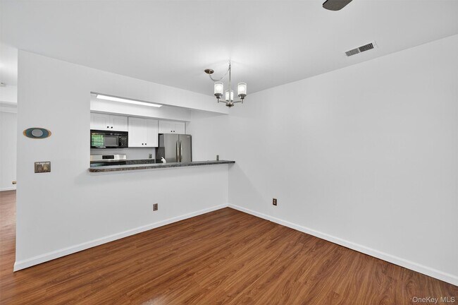 Building Photo - 276 Temple Hill Rd