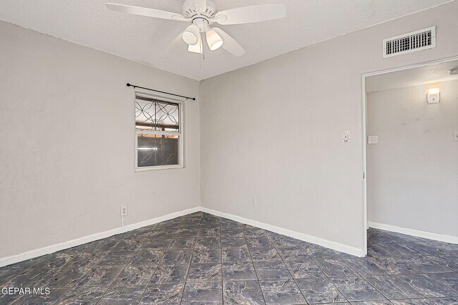 Building Photo - 115 Miller Cir