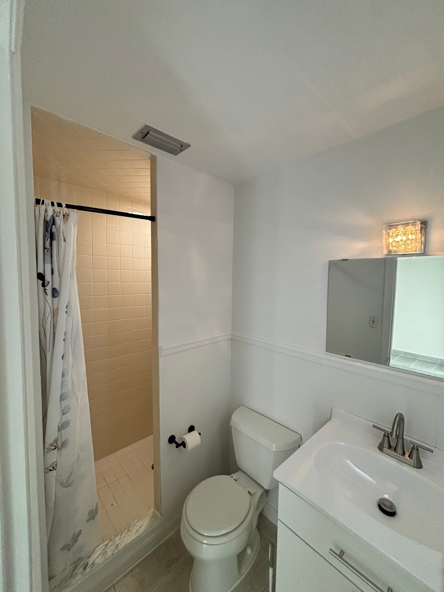 Building Photo - 400 Count St