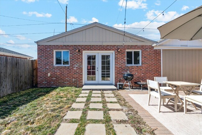 Building Photo - 3BD, 3BA Sunnyside Bungalow with 3-Car Garage