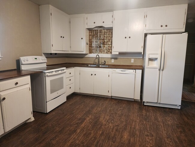 Building Photo - 3 bed, 1 bath home
