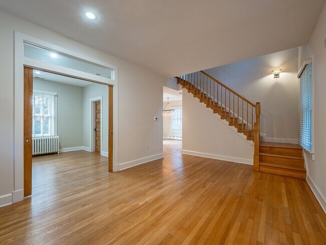 Building Photo - Charming, Renovated Bungalow in NW DC Tenley Area