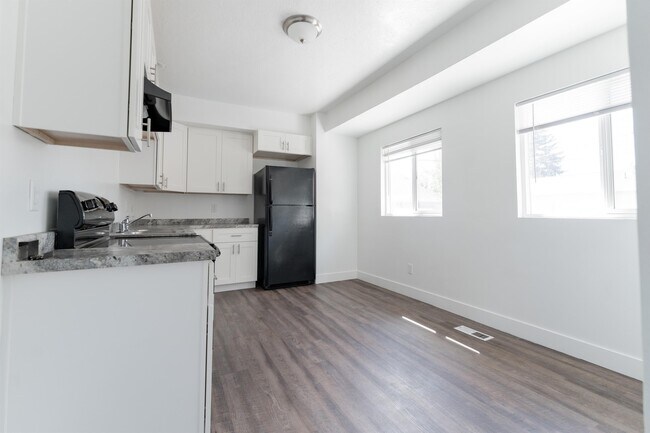 Building Photo - 360 N 200 W