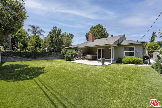 Building Photo - 6044 Varna Ave