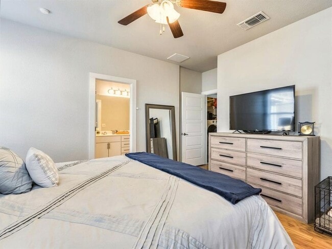 Building Photo - Inviting 4/BR 2.5/BA Home in Austin
