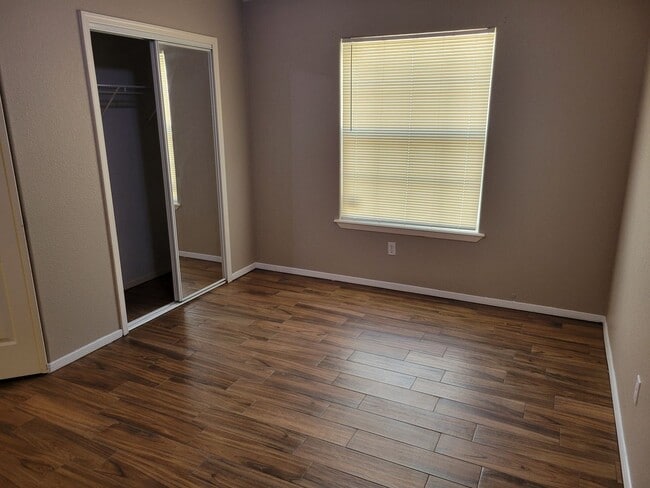 Building Photo - Beautiful 3 bedroom/2 Bath Home!