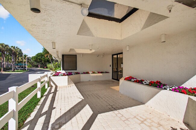 Building Photo - 3162 Via Poinciana