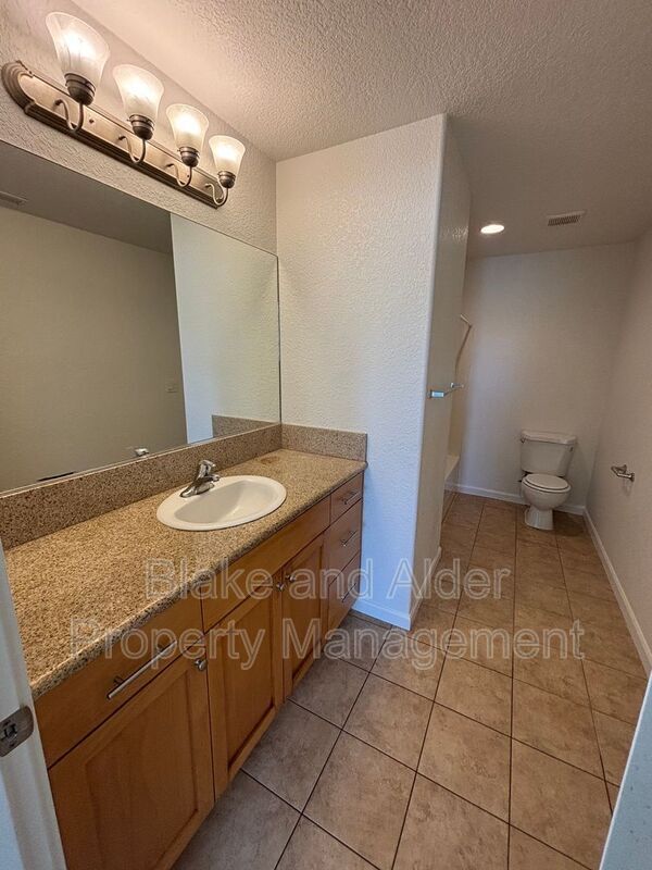 Building Photo - 347 Norway St NE