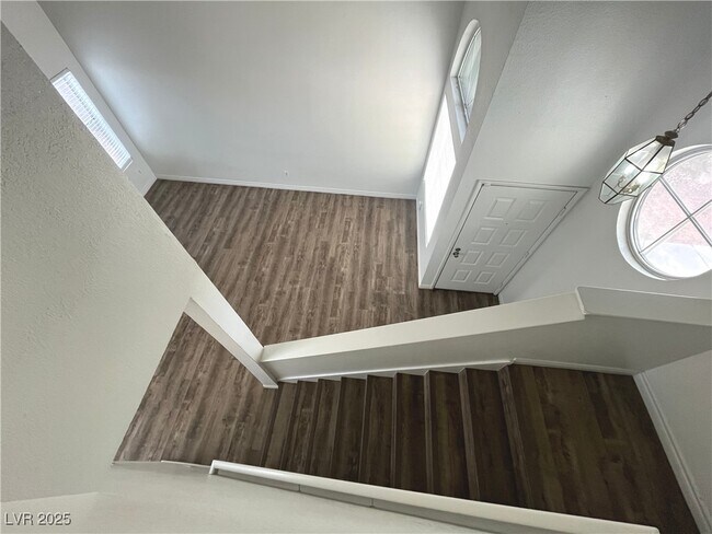 Building Photo - 1537 N Canyon Rose Way