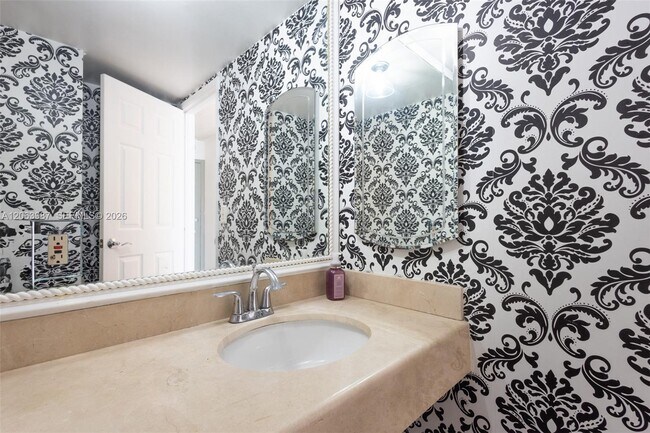 Building Photo - 6770 Indian Creek Dr