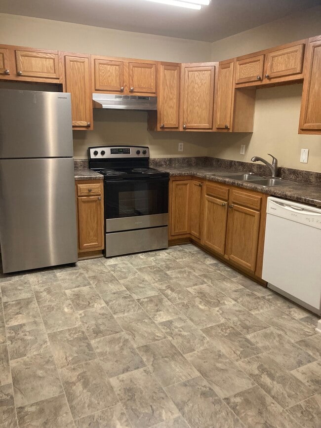 Building Photo - 2148 Zoo Pkwy