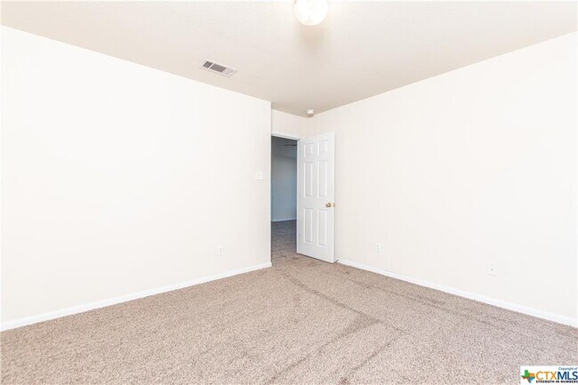 Building Photo - 2122 Modoc Dr