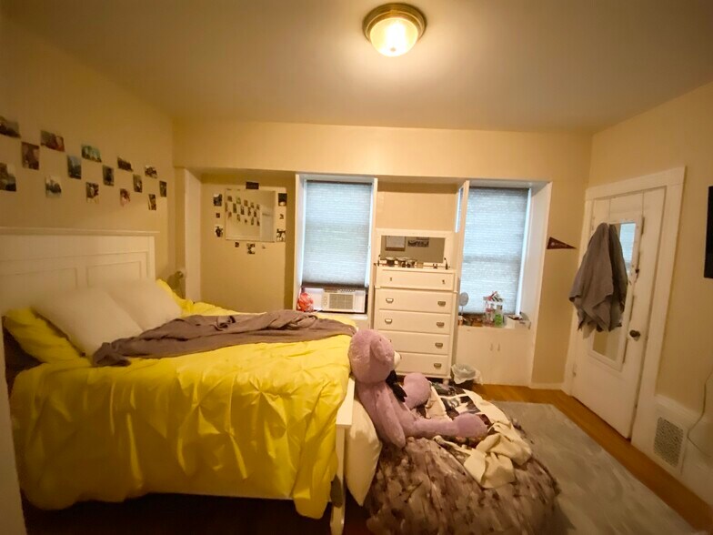 Building Photo - 10 Sachem St