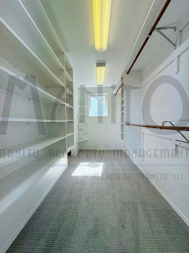 Building Photo - Unique Jon Sayler Designed Townhome
