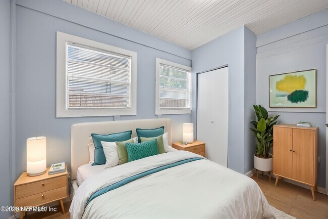 Building Photo - 2960 W 10th St