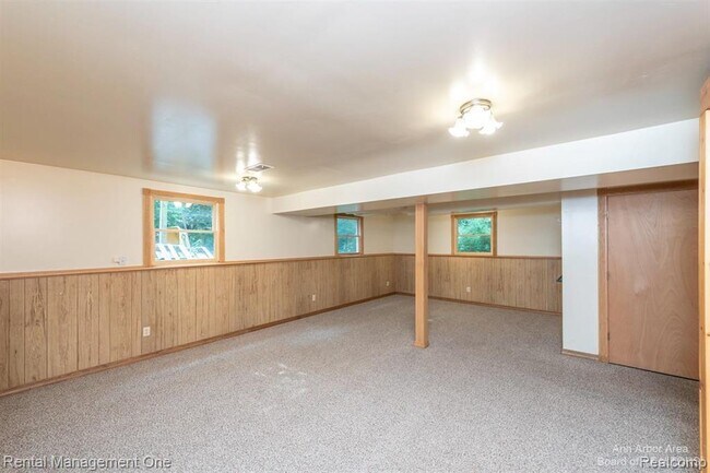 Building Photo - 7870 Chamberlin Rd