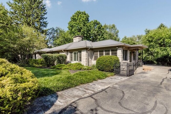 Building Photo - Elegant Updated Meridian-Kessler Home on E...