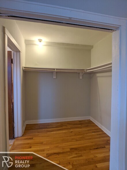Building Photo - 737 W Belmont Ave