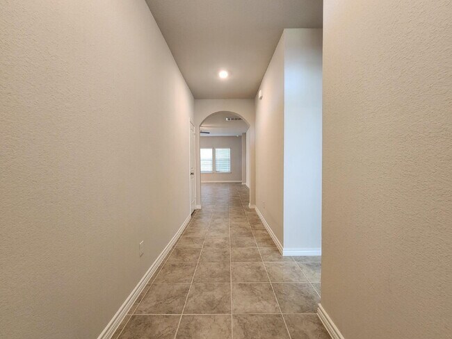 Building Photo - "Bright and Beautiful 3-Bedroom 2-Bath Hom...
