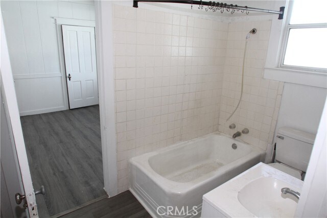Building Photo - 412 D St