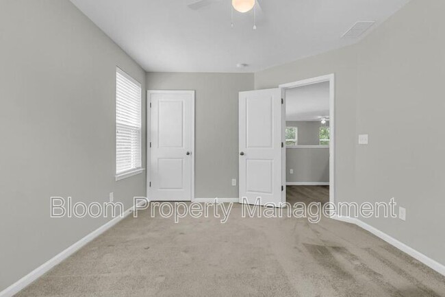 Building Photo - 4995 Hay Bale Ct