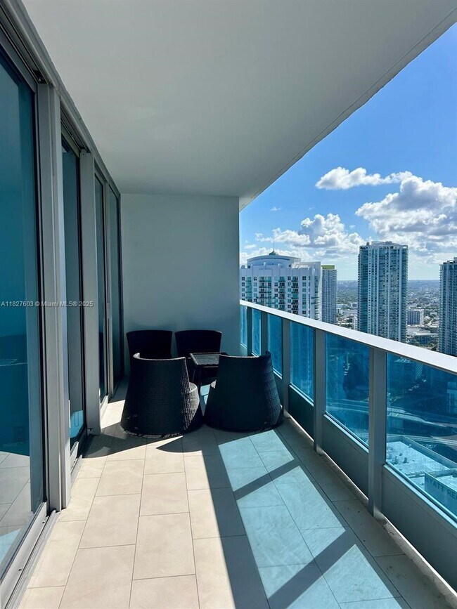 Building Photo - 200 Biscayne Blvd Way