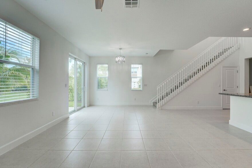 Building Photo - 9075 Kingsmoor Way