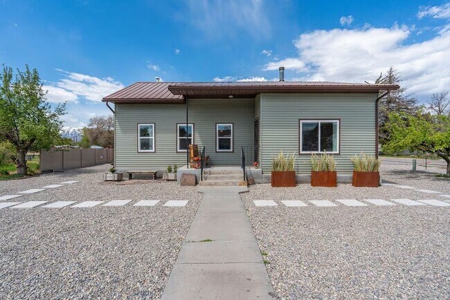 Building Photo - 187 N 300 W