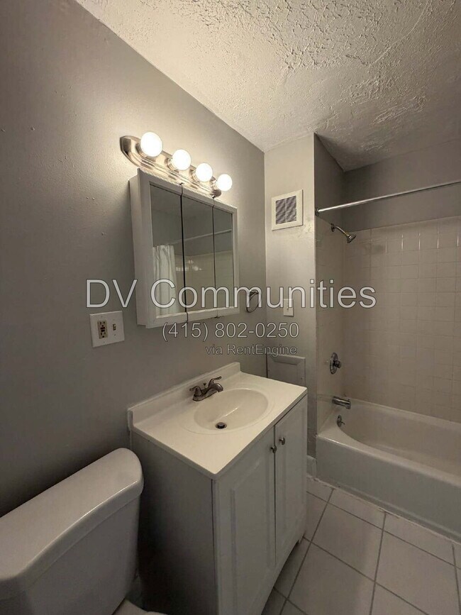 Building Photo - 3348 W 100th St