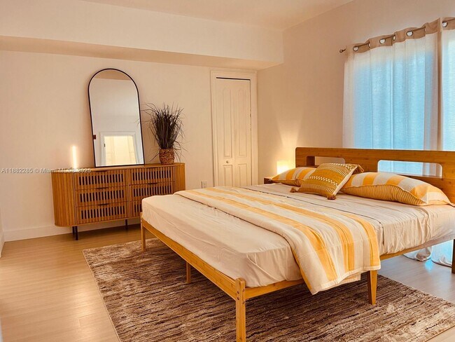 Building Photo - 120 Douglas Rd