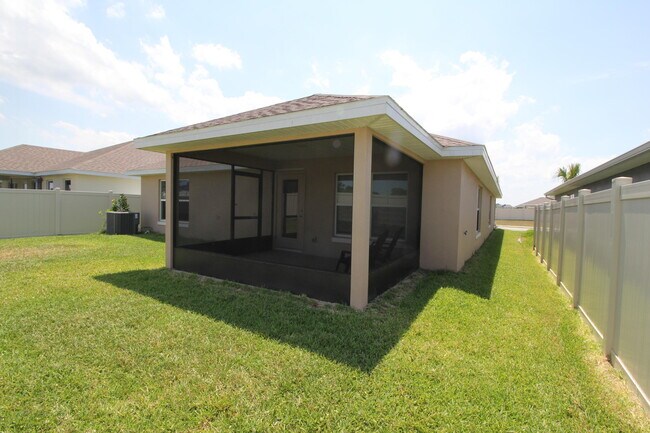 Building Photo - 705 Kylar Dr NW