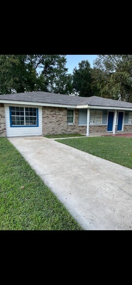 Building Photo - 2702 Houston Ave