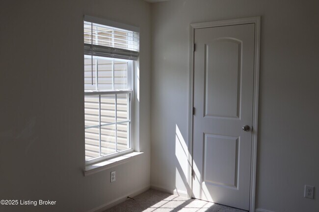 Building Photo - 11703 Parkview Pt