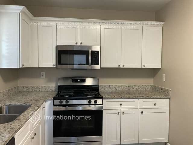 Building Photo - 2716 Lancaster Dr