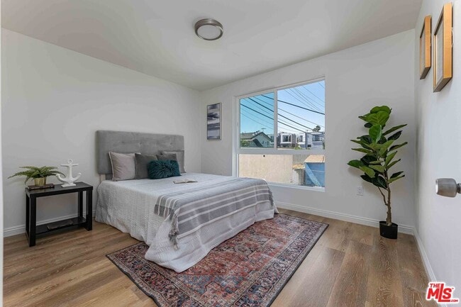 Building Photo - 815 N Kingsley Dr