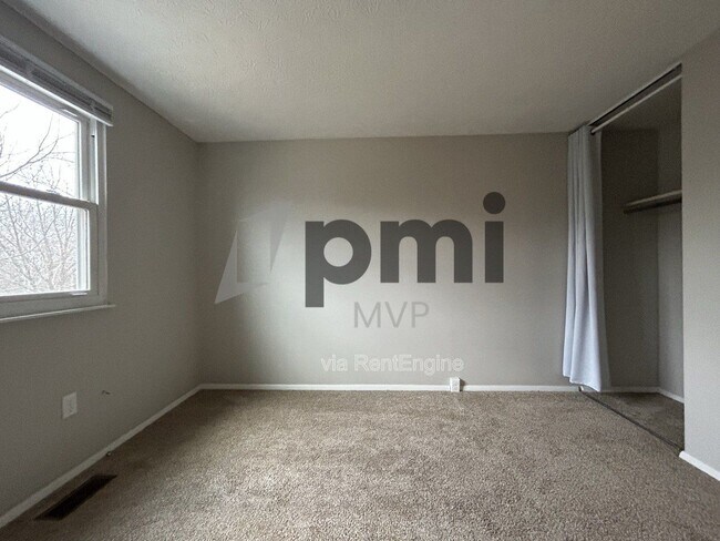 Building Photo - 7490 Stonetrail Way