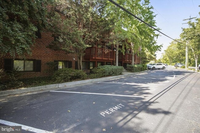 Building Photo - 2702 Dartmouth Rd