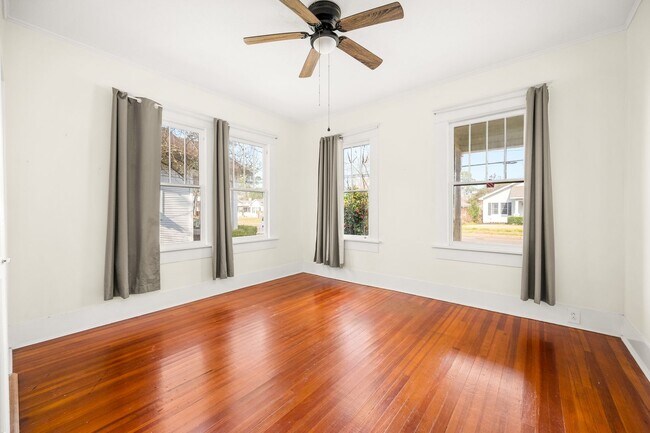 Building Photo - 2301 Hill St