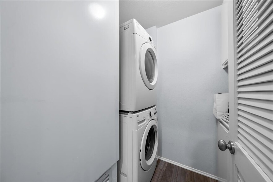 Laundry in unit - 8505 Gulana Ave