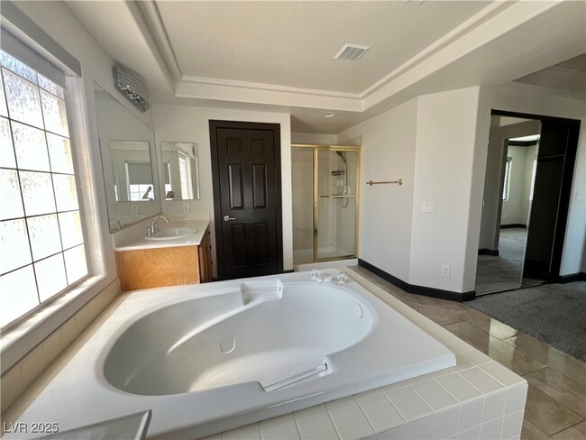 Building Photo - 604 Celso Ct