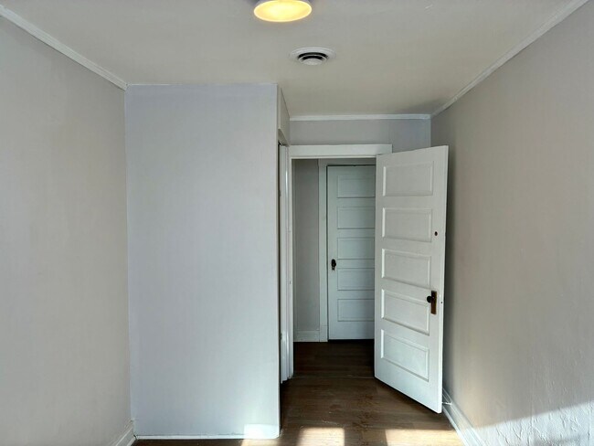 Building Photo - 6900 S Jeffery Blvd