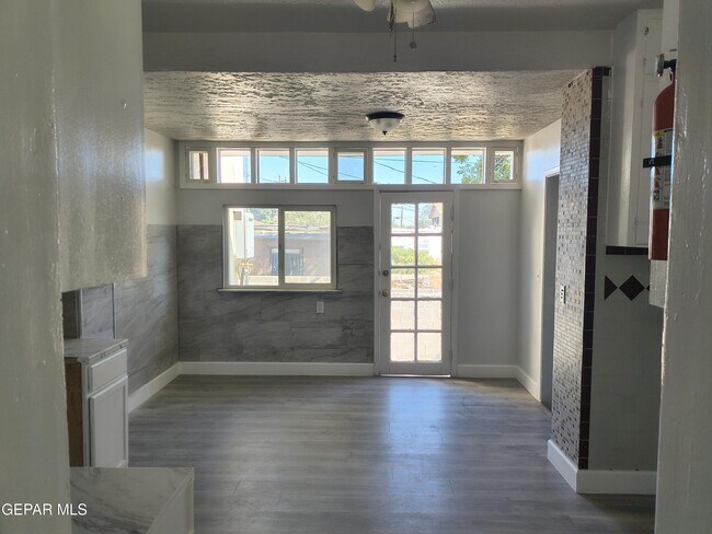 Building Photo - 714 N San Marcial St