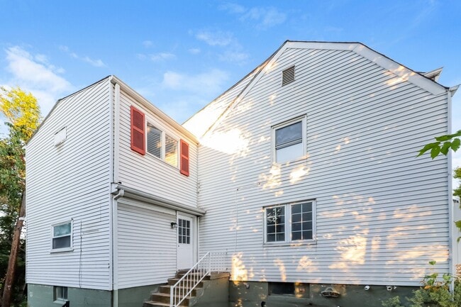 Building Photo - 243 Nantucket Dr
