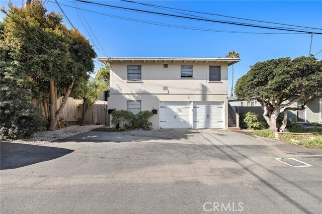 Building Photo - 827 Catalina St