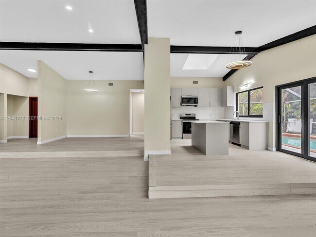 Building Photo - 8813 NW Paradise Ct