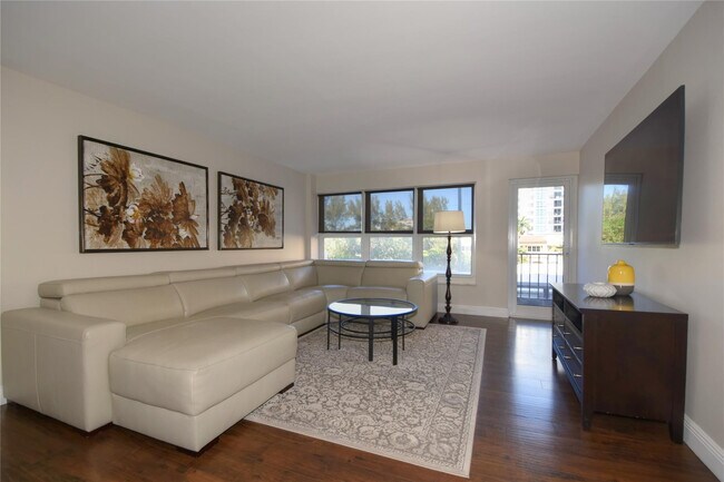 Building Photo - 405 N Ocean Blvd