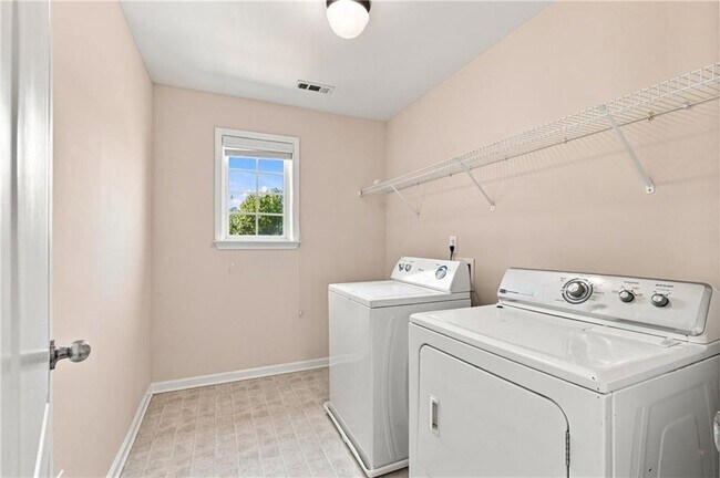 Building Photo - 3135 Carrick Rd