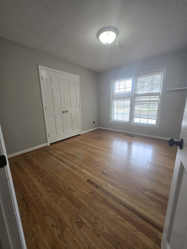 Building Photo - 2439 Dartmouth Dr