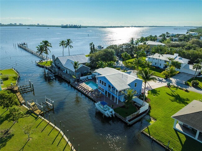 Building Photo - 474 Peninsula Dr