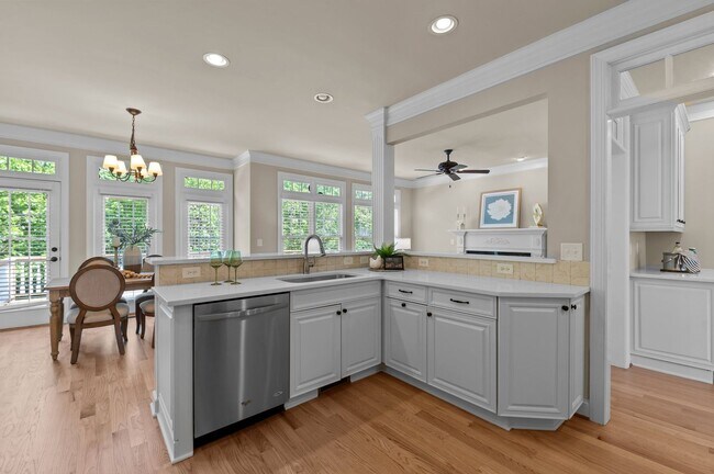 Building Photo - Stunning Newly Remodeled 5BD, 4BA Raleigh ...